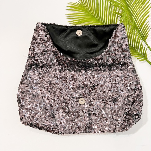 Victoria's Secret silver clutch sequin bag purse Evening Make Up Fold 10" wide - Picture 3 of 10